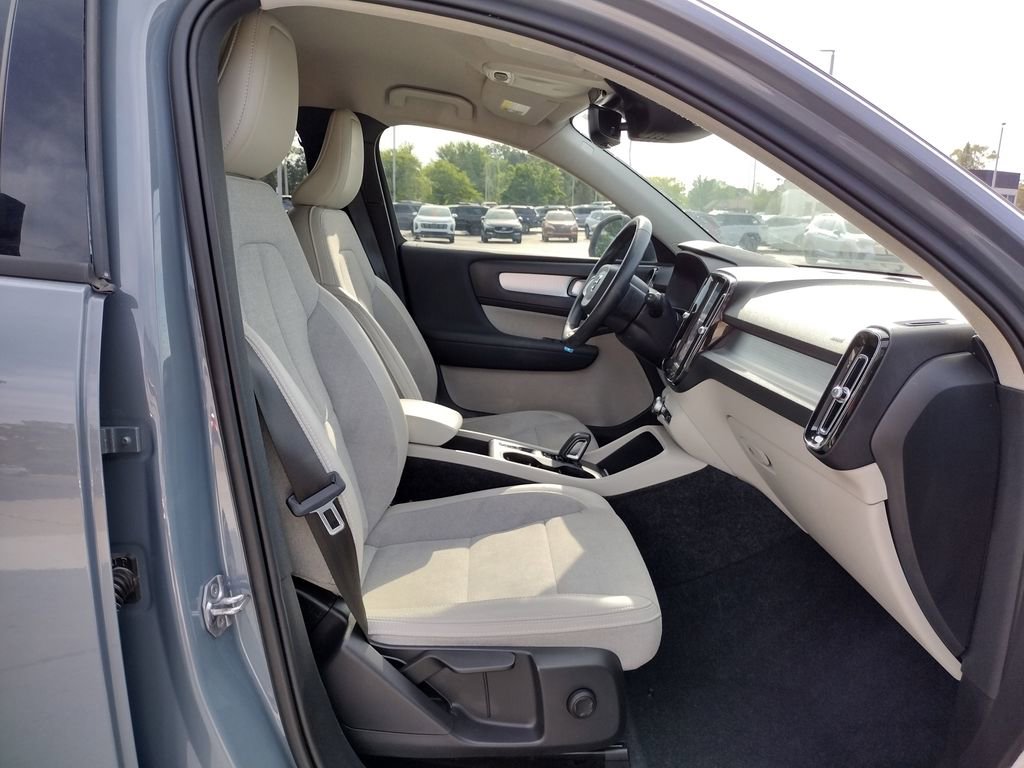 Used 2020 Volvo XC40 T4 Momentum FWD image 22