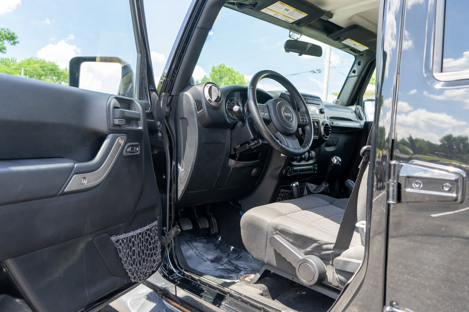 Used 2012 Jeep Wrangler Unlimited Sport AWD/4WD image 13