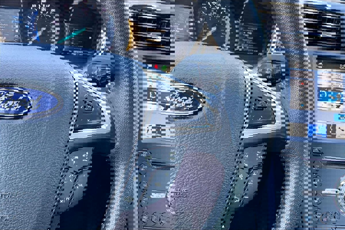 Used 2017 Ford Fusion Energi Titanium FWD image 19