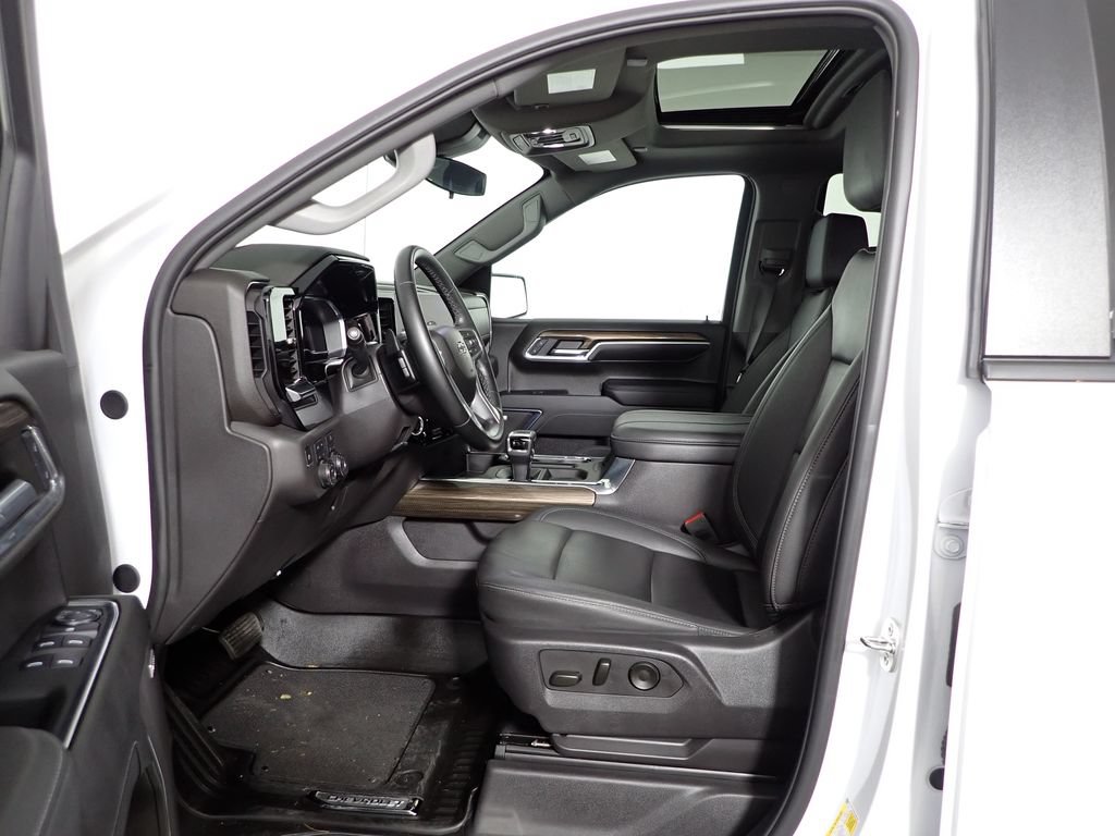 Used 2024 Chevrolet Silverado 1500 LT Trail Boss w/ Convenience Package II AWD/4WD image 22