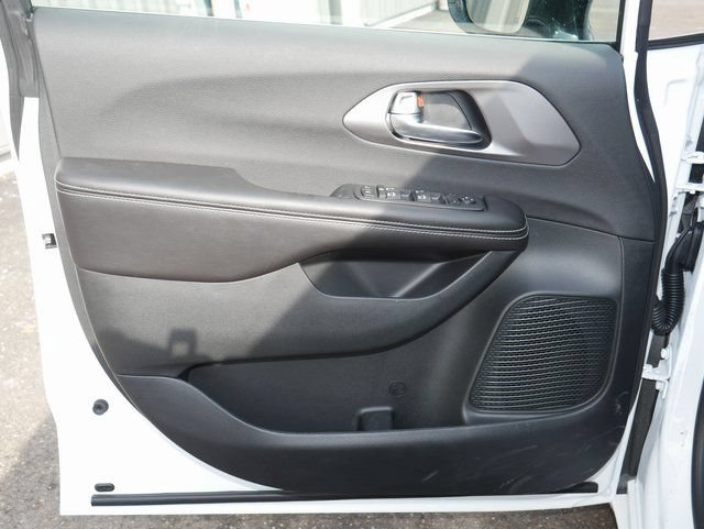 New 2026 Chrysler Voyager LX FWD image 11