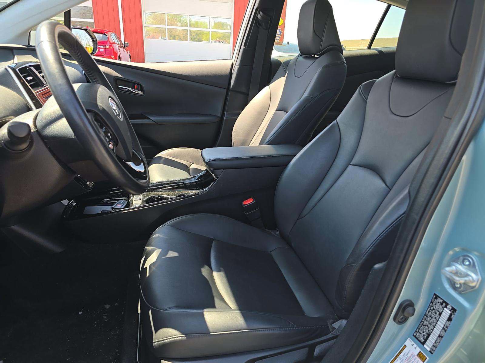 Used 2019 Toyota Prius XLE AWD/4WD image 6