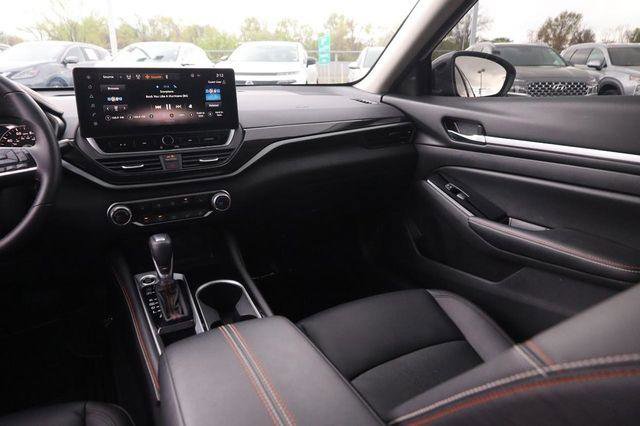 Used 2024 Nissan Altima 2.5 SR w/ SR Premium Package image 25