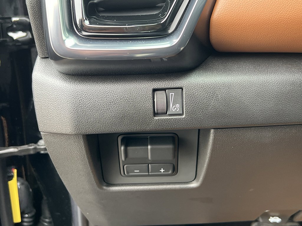 Used 2025 GMC Canyon AT4 w/ Nightfall Edition image 16