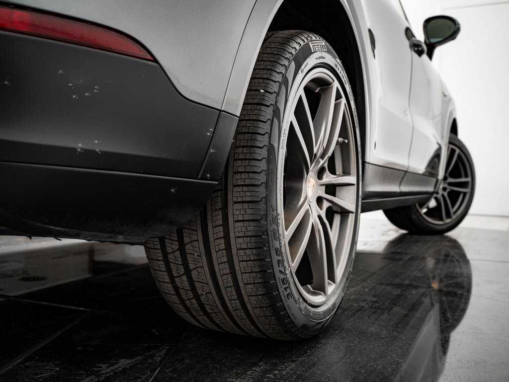 Certified 2022 Porsche Cayenne E-Hybrid w/ Premium Package image 55