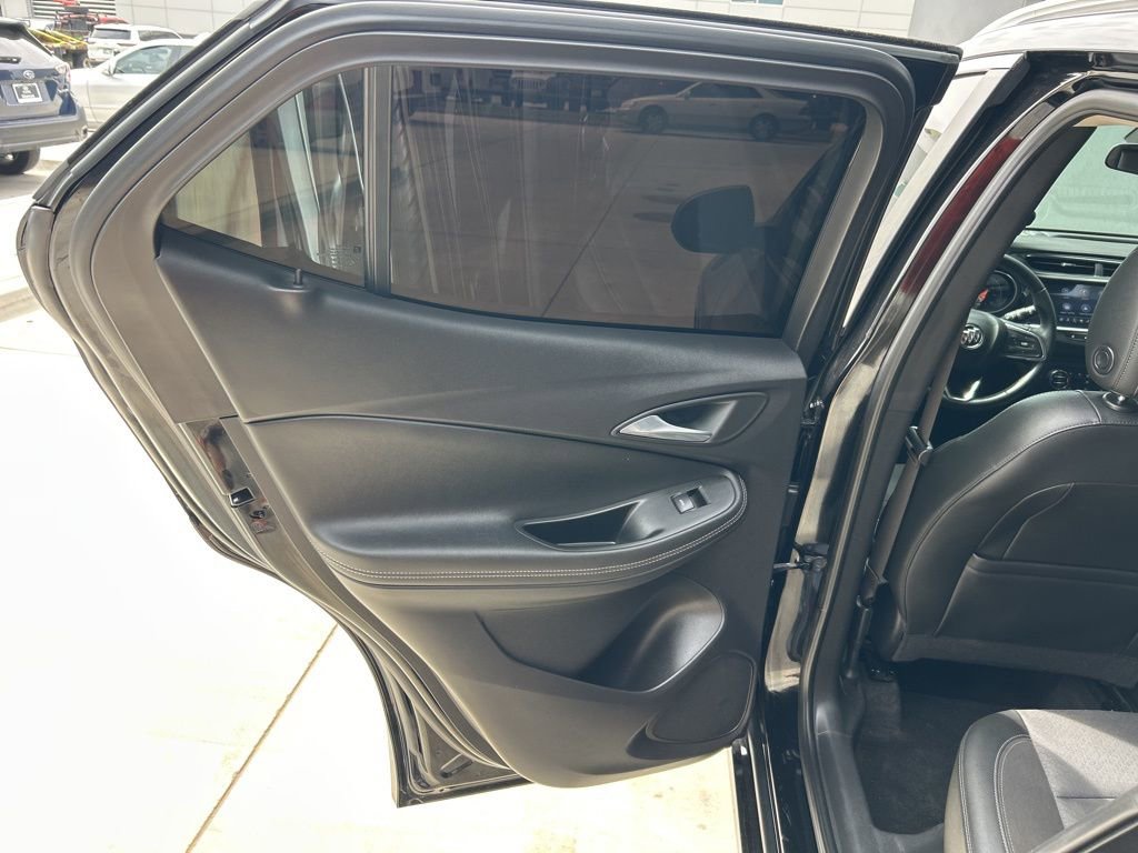 Used 2022 Buick Encore GX Select w/ Sport Touring Package FWD image 12