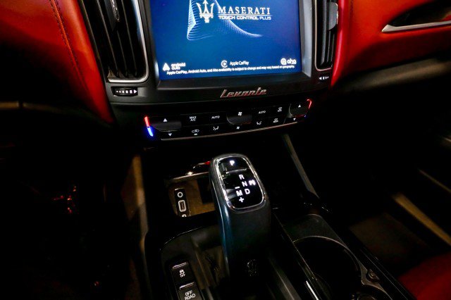 Used 2020 Maserati Levante AWD/4WD image 34