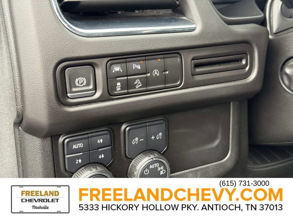 Used 2023 Chevrolet Suburban Premier image 28