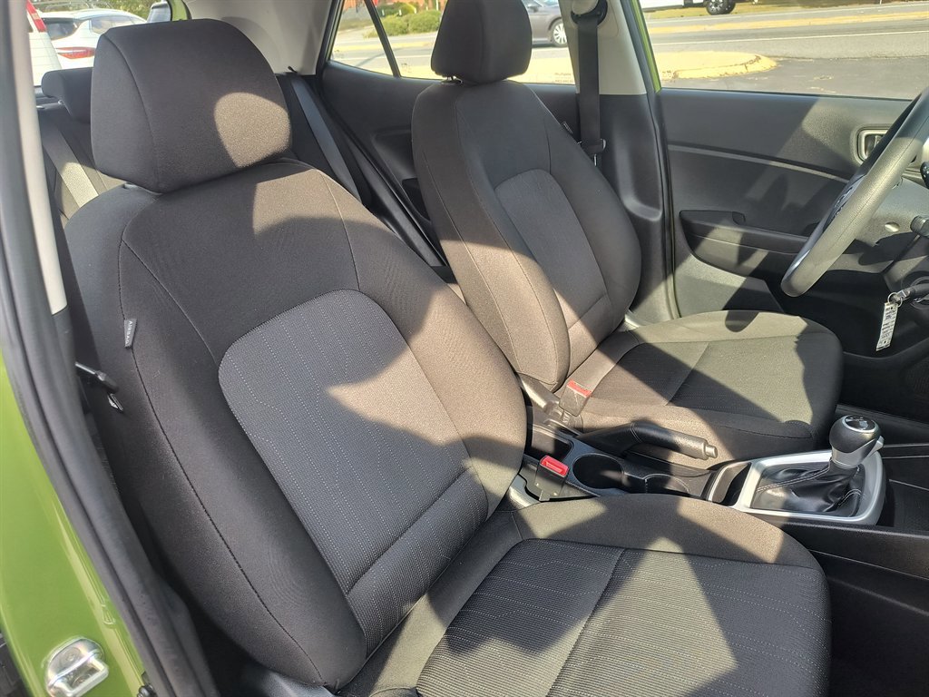 Used 2022 Hyundai Venue SE image 21