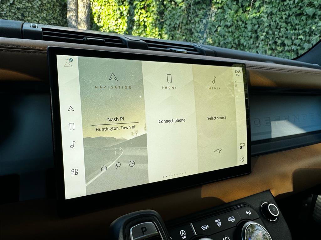 Used 2024 Land Rover Defender 130 X-Dynamic SE image 13