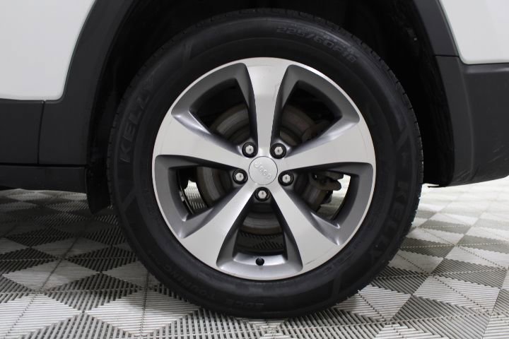 Used 2022 Jeep Cherokee Limited image 48