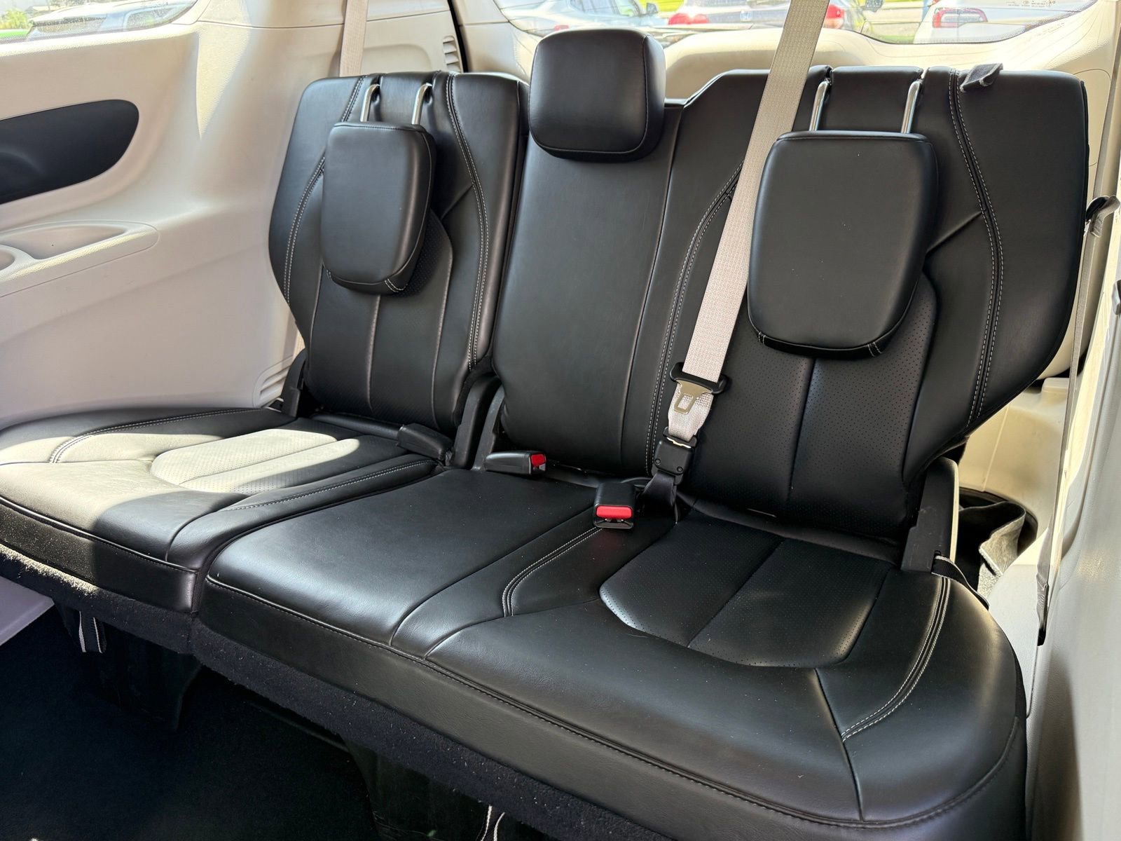 Used 2023 Chrysler Pacifica Touring-L image 44