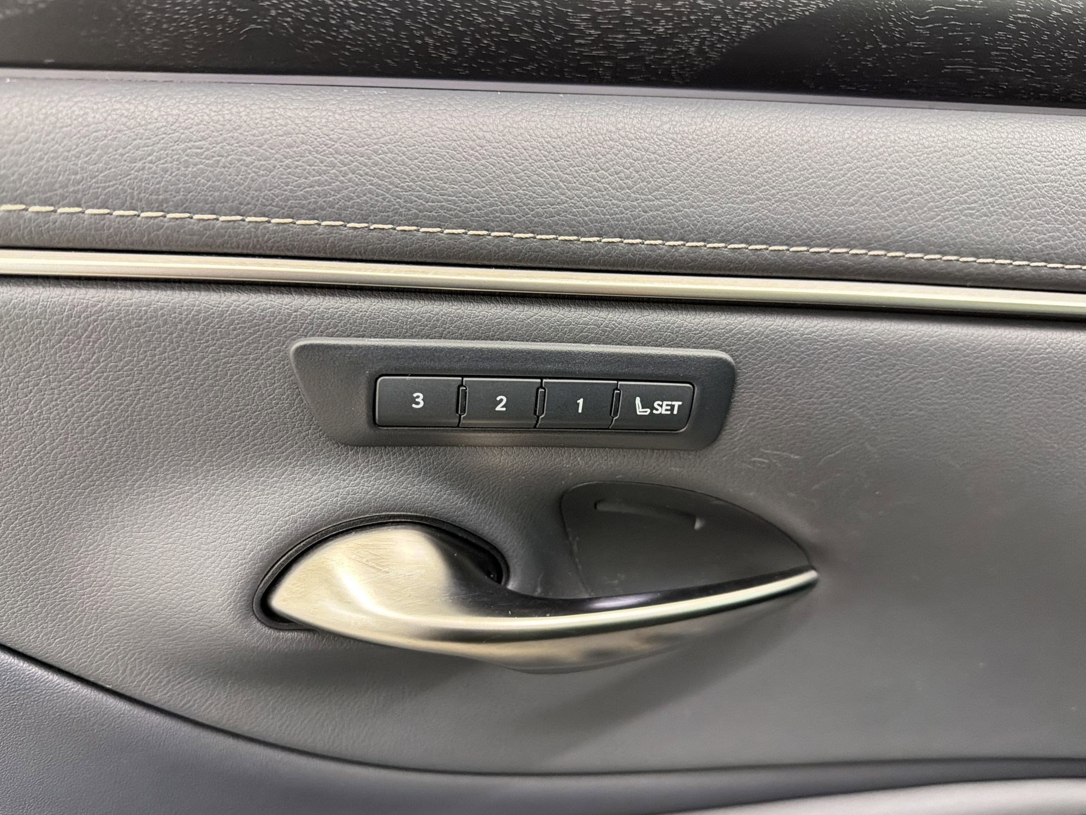 Certified 2023 Lexus ES 300h w/ Luxury Package FWD image 20