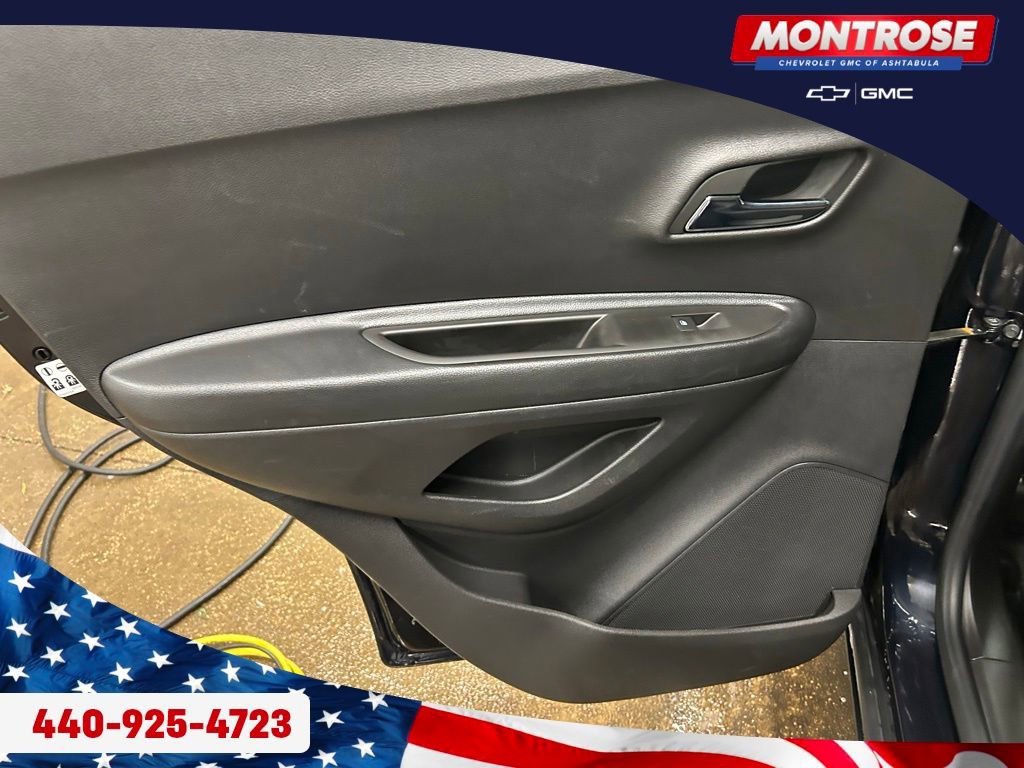 Used 2022 Chevrolet Trax LT w/ LT Convenience Package image 21