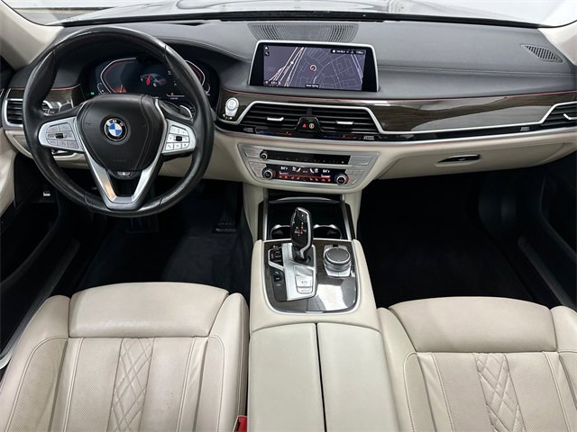 Used 2022 BMW 750i xDrive image 17