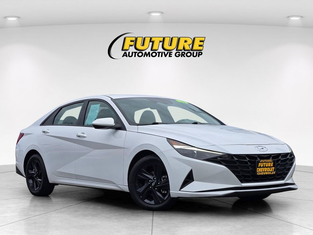 Used 2023 Hyundai Elantra SEL image 1