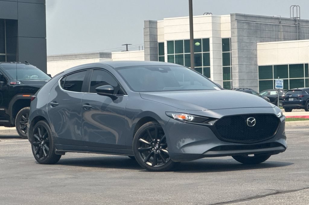Used 2022 MAZDA MAZDA3 s FWD image 2