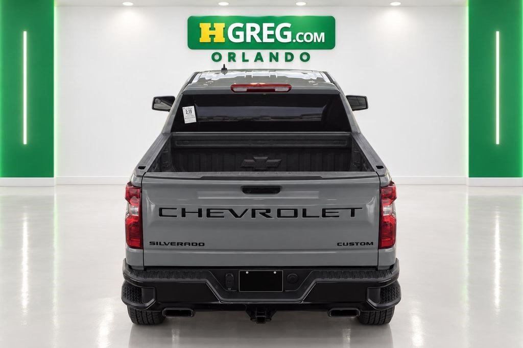 Used 2024 Chevrolet Silverado 1500 Custom Trail Boss w/ Dark Appearance Package AWD/4WD image 8
