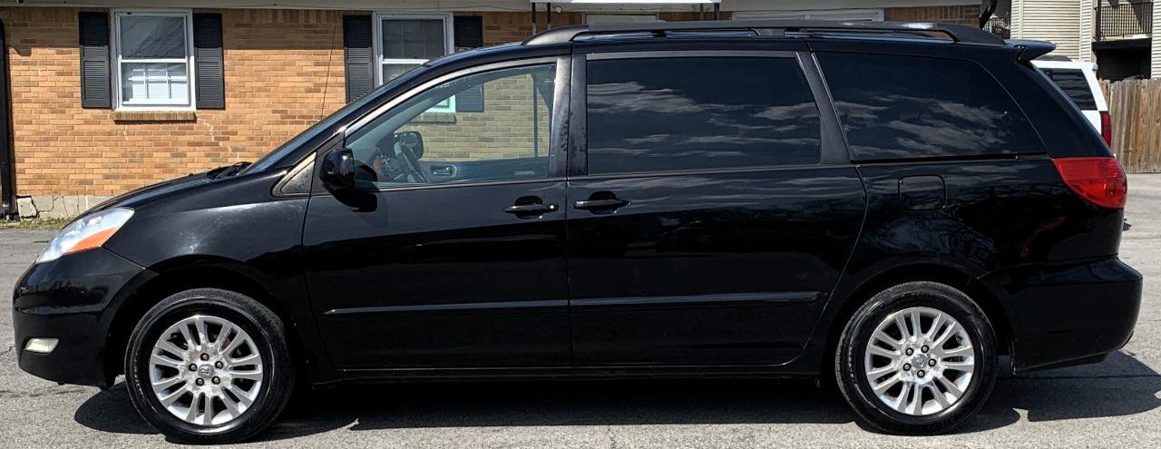 Used 2009 Toyota Sienna XLE FWD image 2