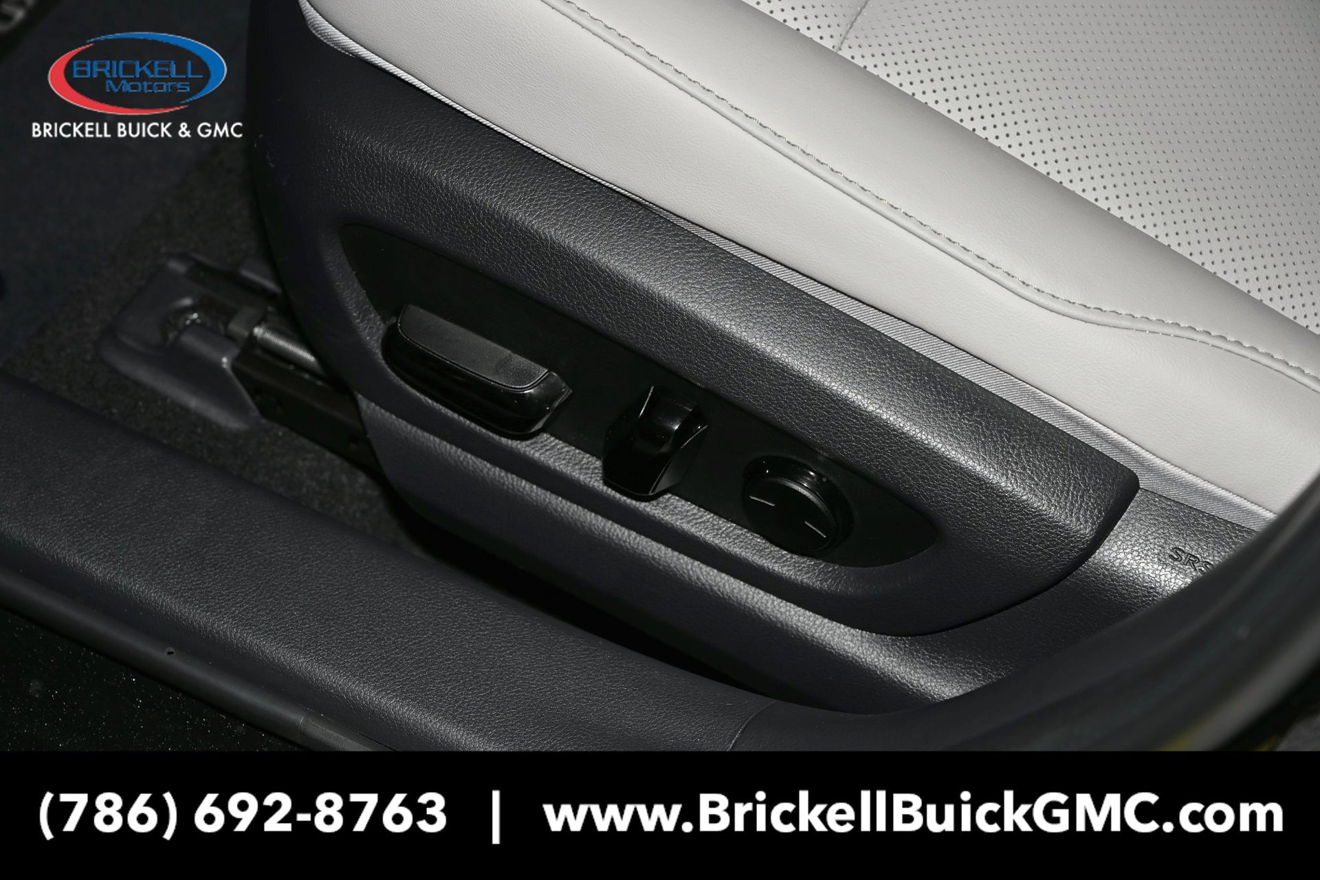 Used 2025 Lexus UX 300h FWD w/ Accessory Package (Z1) image 24