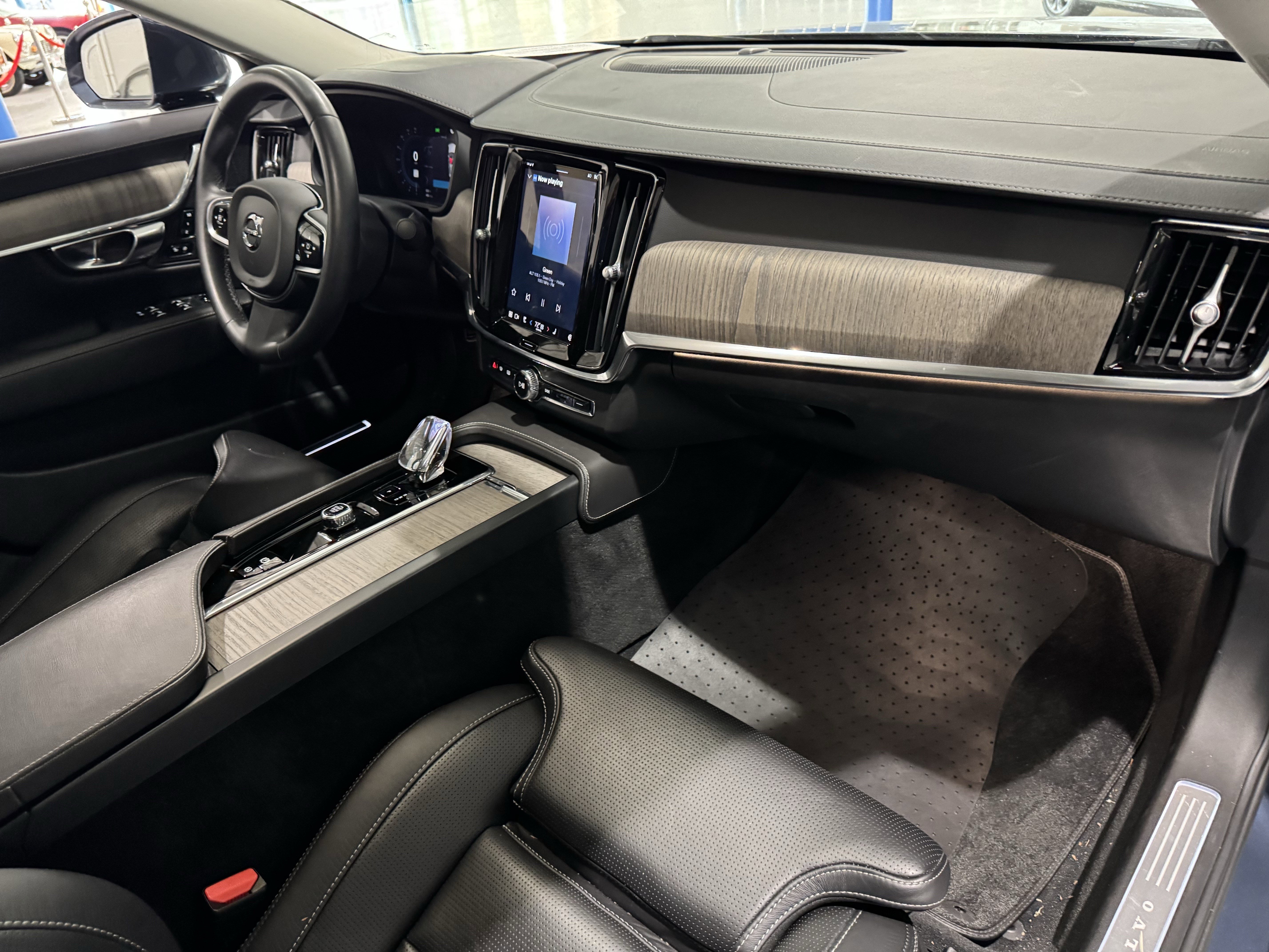 Used 2023 Volvo S90 B6 Ultimate w/ Protection Package Premier image 40