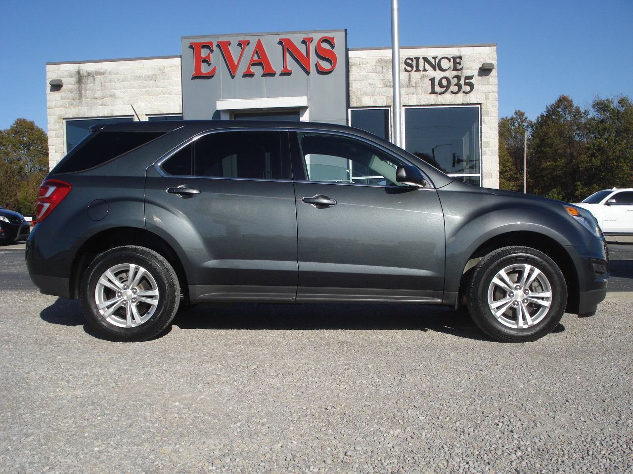 Used 2017 Chevrolet Equinox LS image 1