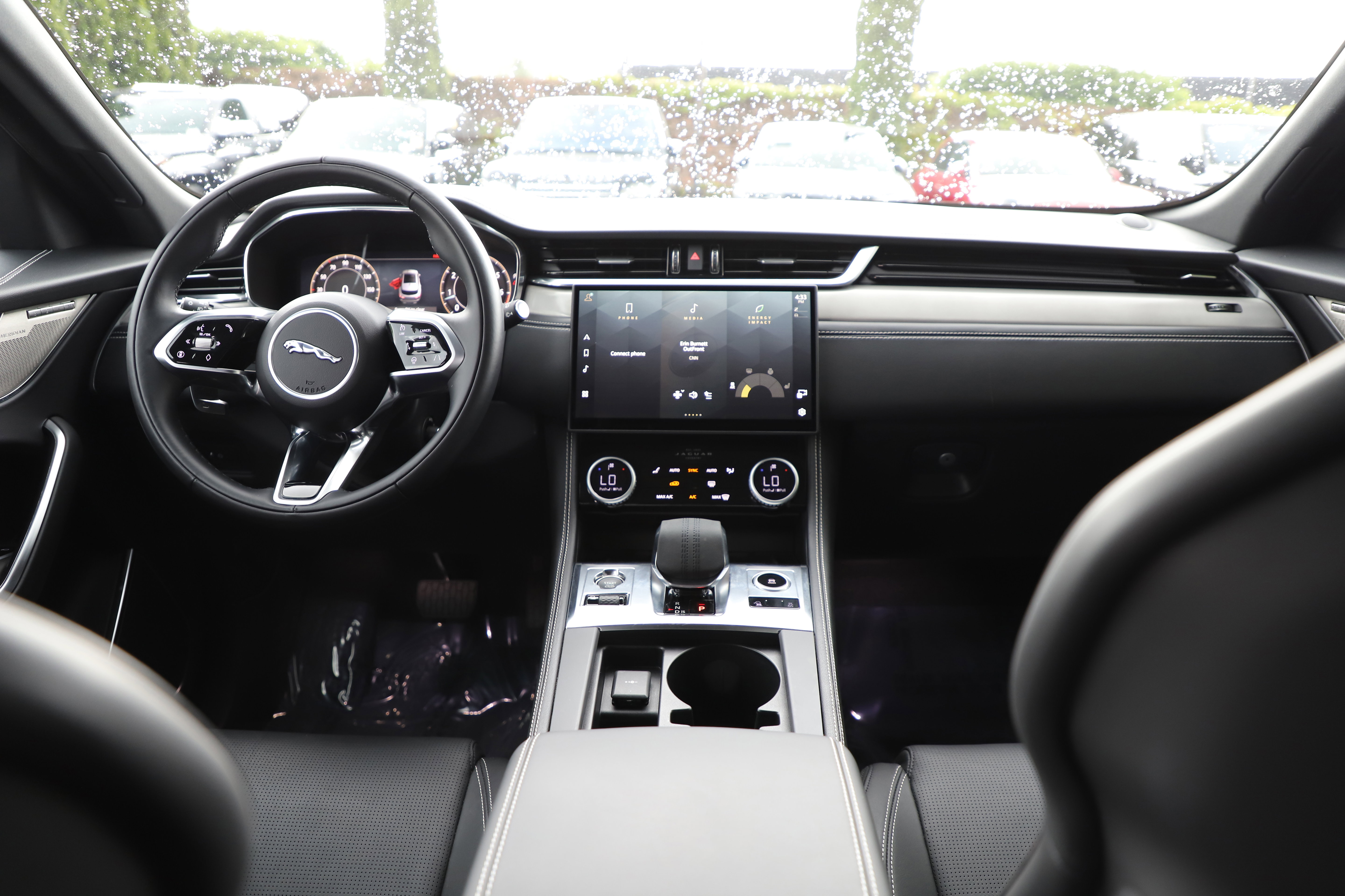 Certified 2025 Jaguar F-PACE R-Dynamic S AWD/4WD image 13