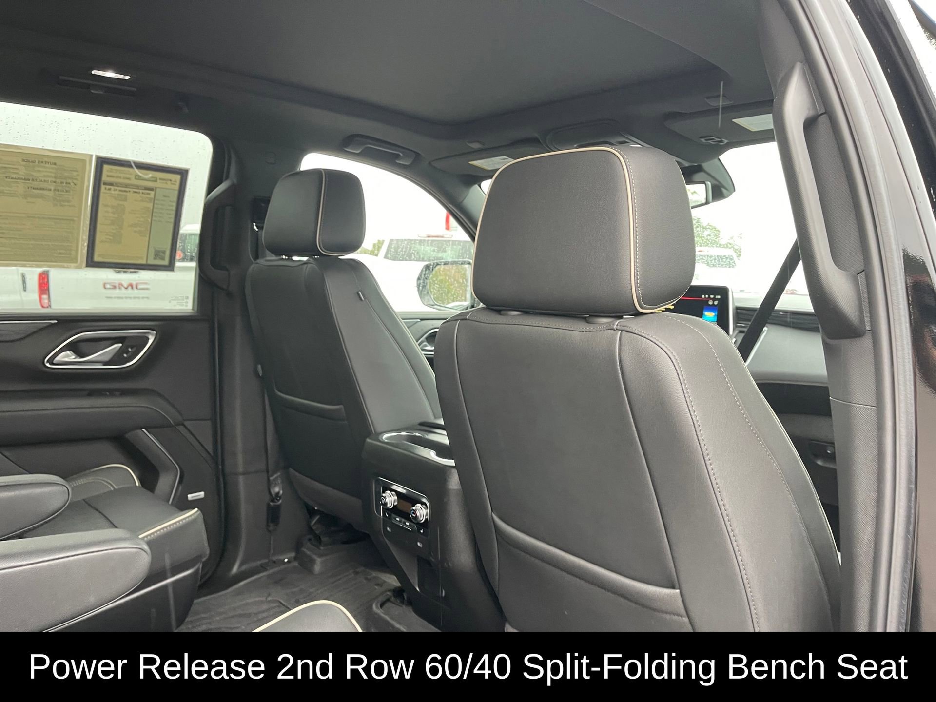 Used 2024 GMC Yukon XL SLT w/ SLT Premium Package image 28