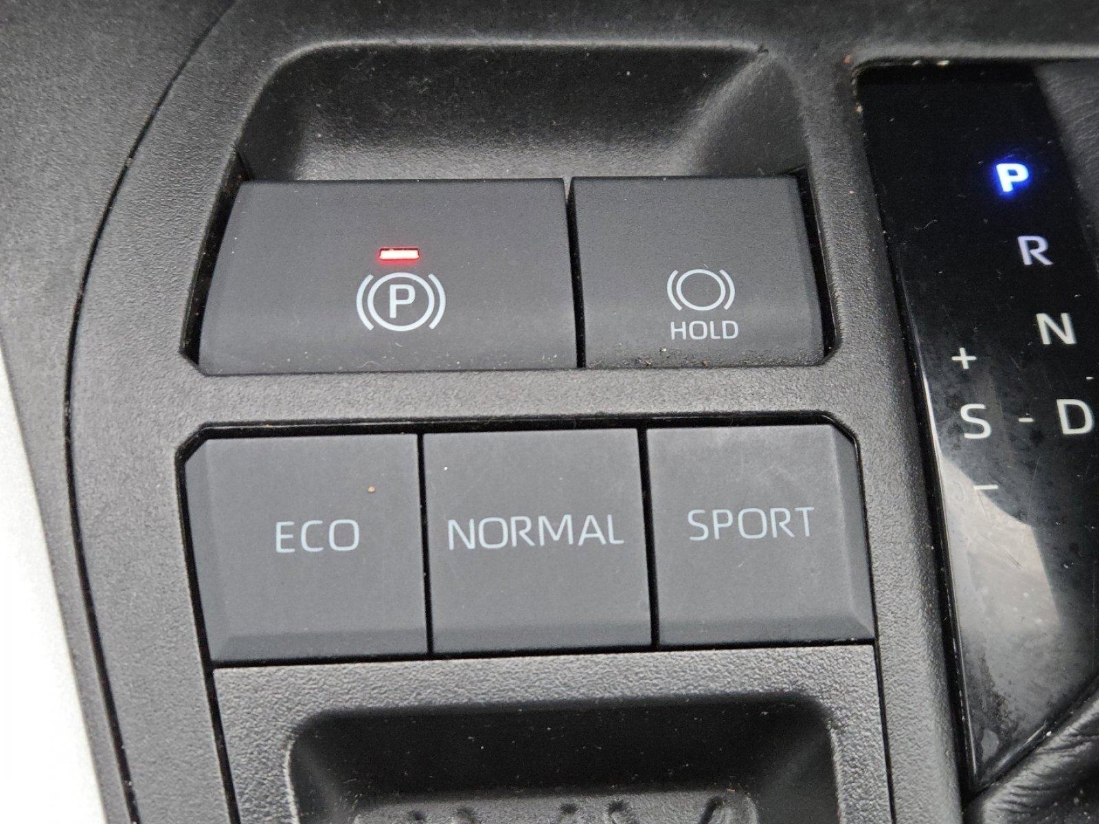 Used 2023 Toyota RAV4 XLE image 6