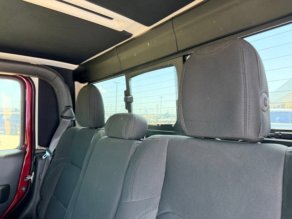 Used 2022 Jeep Gladiator Sport AWD/4WD image 14