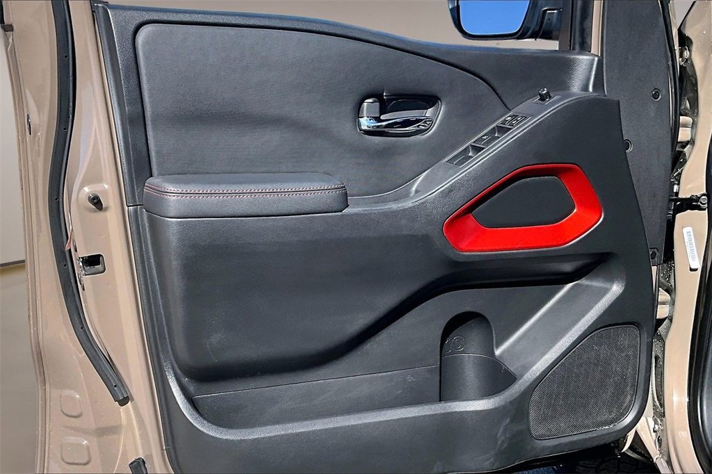 Used 2022 Nissan Frontier Pro-X w/ Technology Package image 17