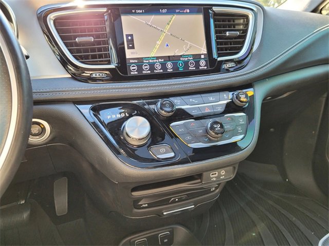 Used 2020 Chrysler Pacifica Limited w/ Advanced Safetytec Group image 32