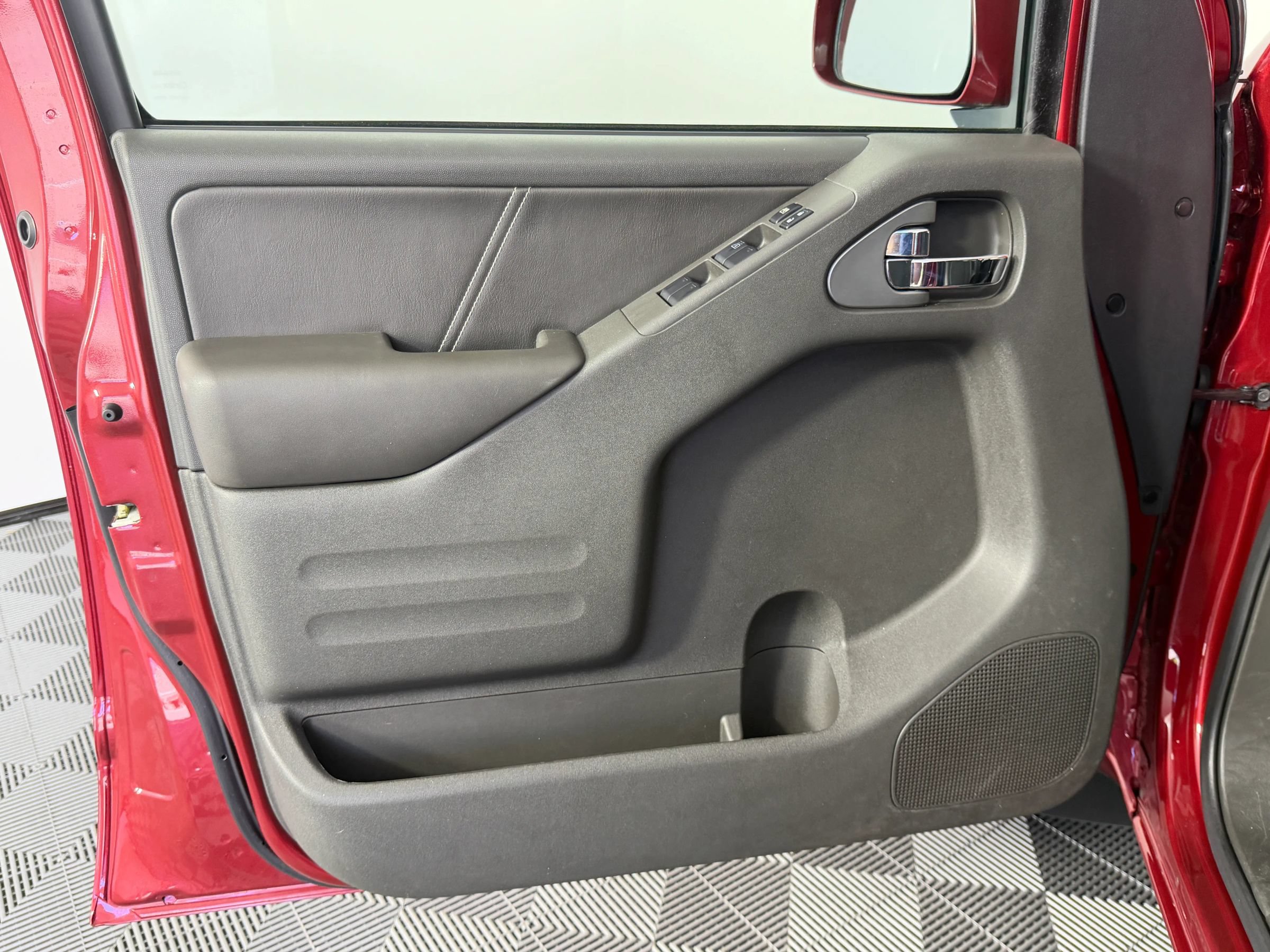 Used 2021 Nissan Frontier PRO-4X w/ Pro-4x Utility Package AWD/4WD image 25