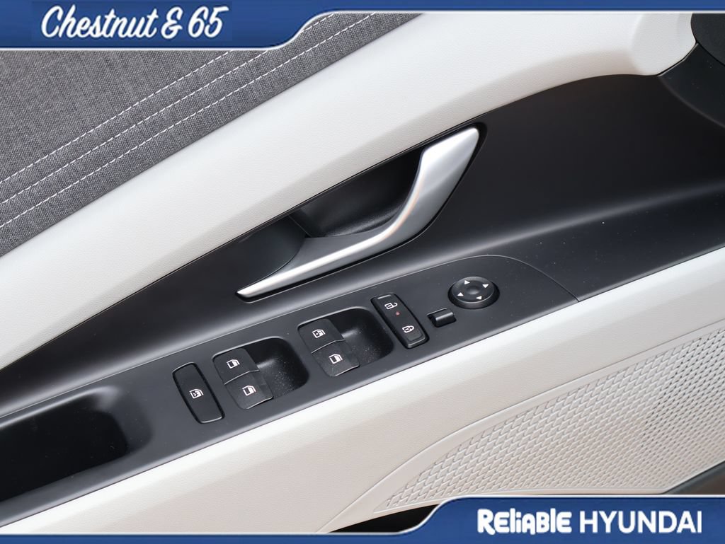 Certified 2025 Hyundai Elantra Limited FWD image 21