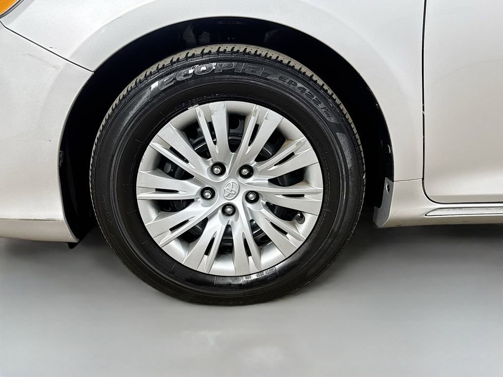 Used 2012 Toyota Camry LE FWD image 33