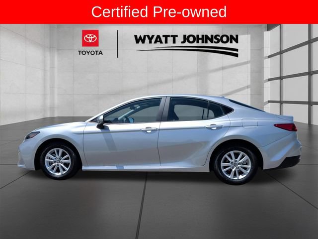 Used 2025 Toyota Camry LE FWD image 2