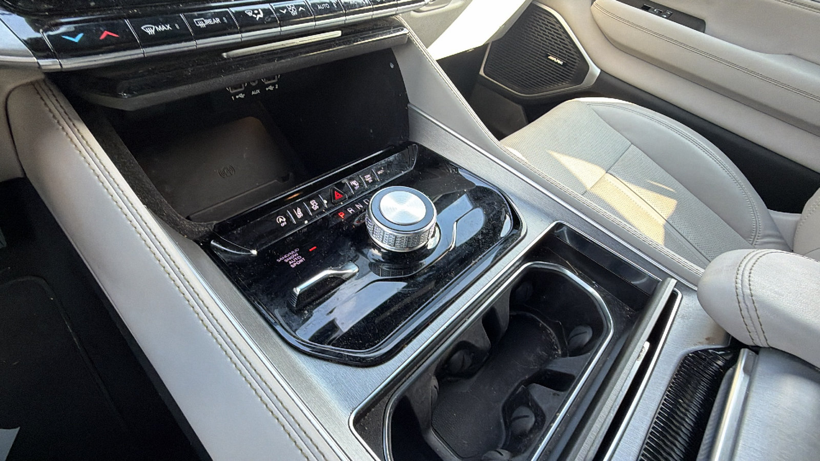 Used 2025 Jeep Wagoneer L 4WD image 34