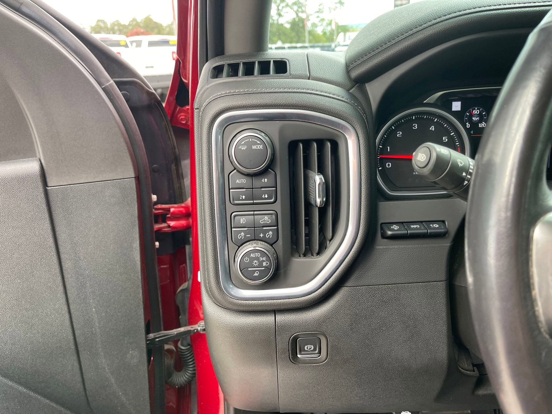 Used 2021 Chevrolet Silverado 2500 LTZ w/ LTZ Premium Package AWD/4WD image 15