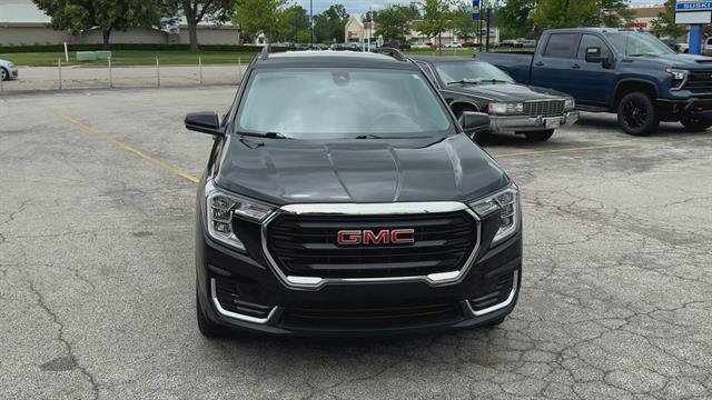 Certified 2022 GMC Terrain SLE w/ Driver Convenience Package AWD/4WD image 3