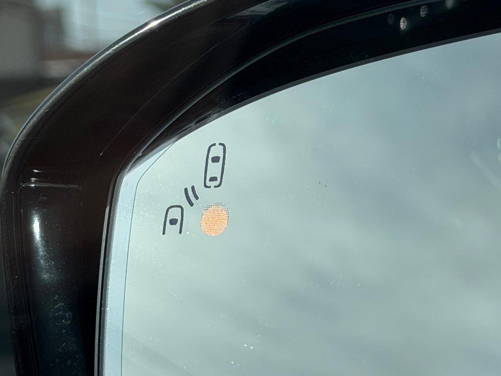 Used 2017 Lincoln Continental Reserve w/ Technology Package image 51