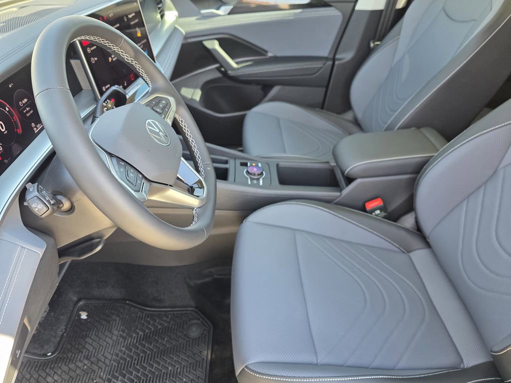 New 2026 Volkswagen Tiguan SE image 9