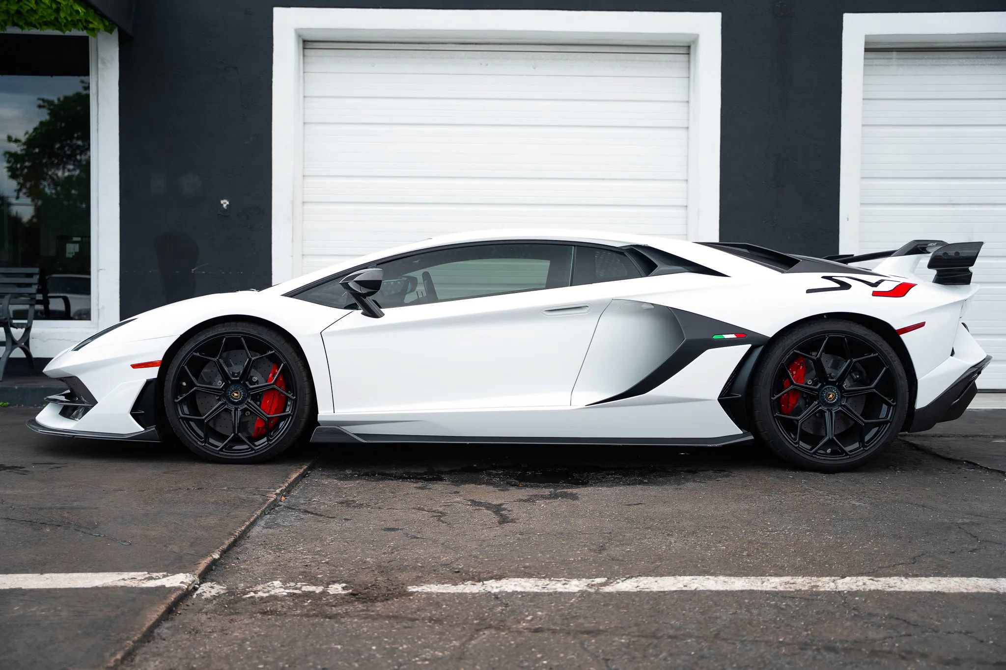 Used 2019 Lamborghini Aventador SVJ AWD/4WD image 10