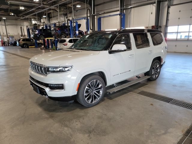 Used 2022 Jeep Grand Wagoneer Series III w/ HD Trailer Tow Package AWD/4WD image 3