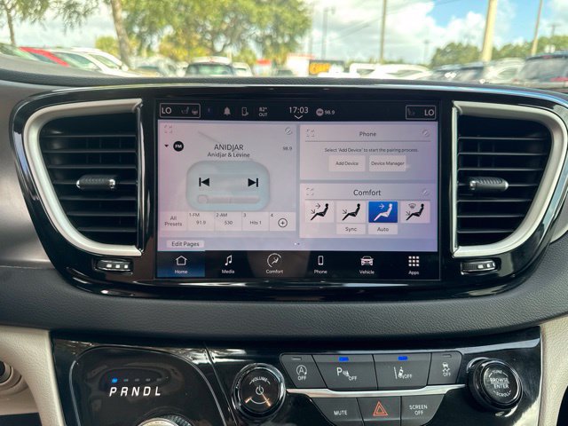 Used 2023 Chrysler Pacifica Touring-L FWD image 21