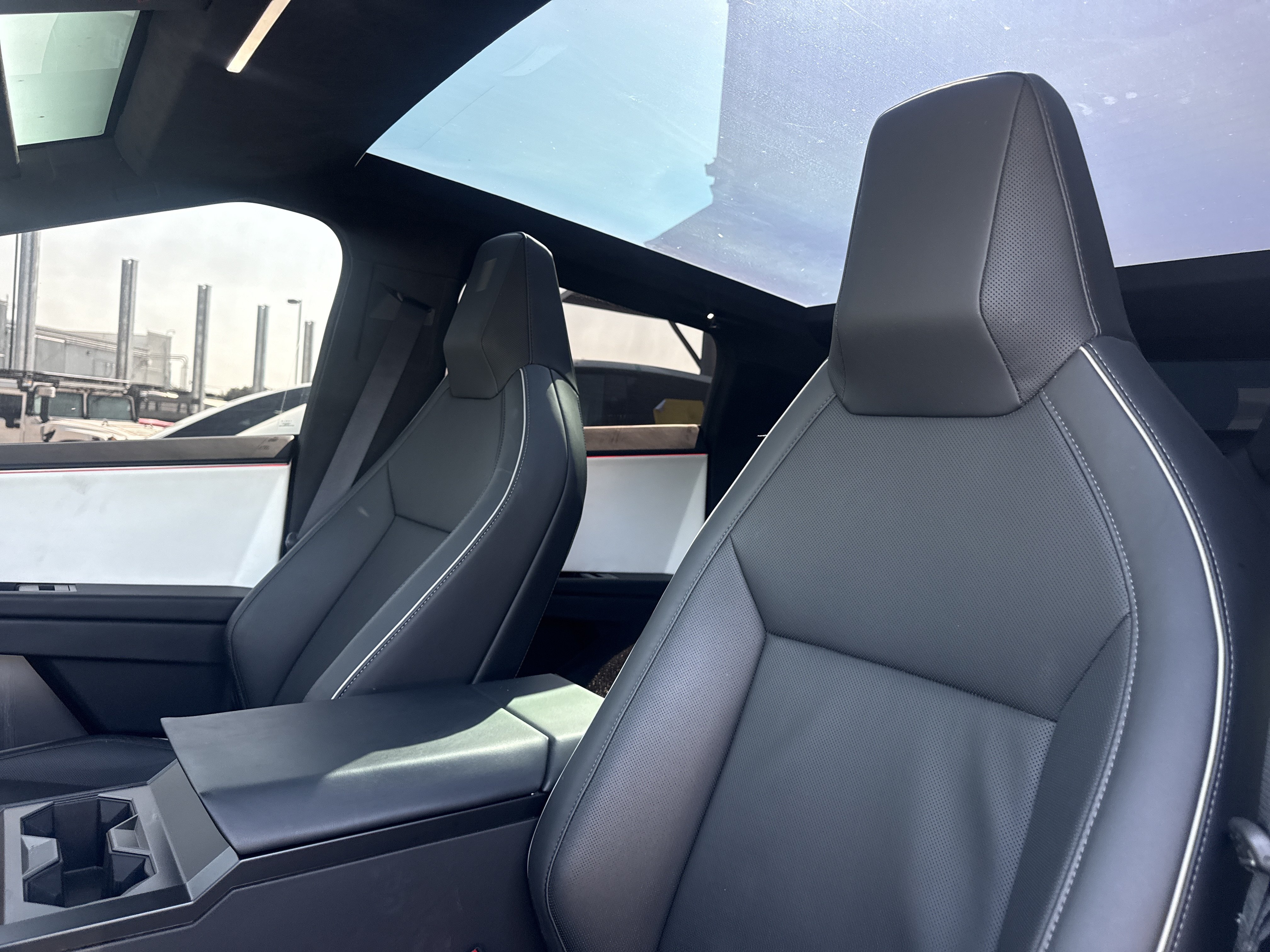 Used 2025 Tesla Cybertruck Cyberbeast AWD/4WD image 8