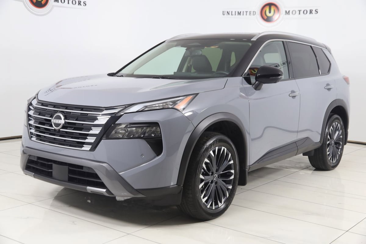 Used 2025 Nissan Rogue SL w/ Tech Package FWD image 5