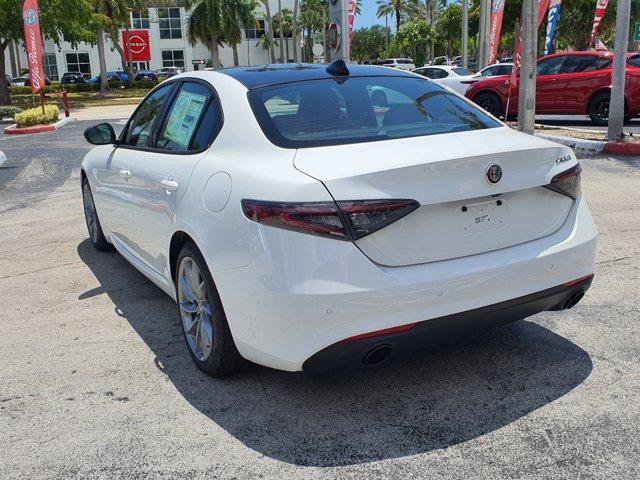 New 2024 Alfa Romeo Giulia Sprint RWD image 4