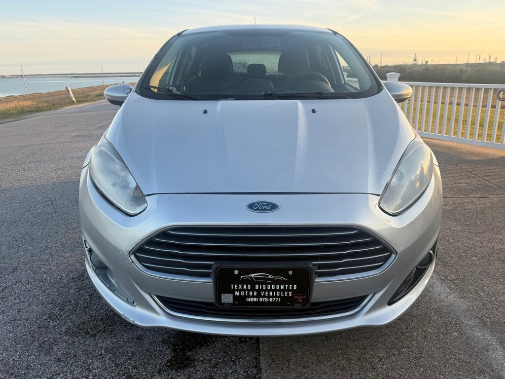 Used 2015 Ford Fiesta Titanium FWD image 2