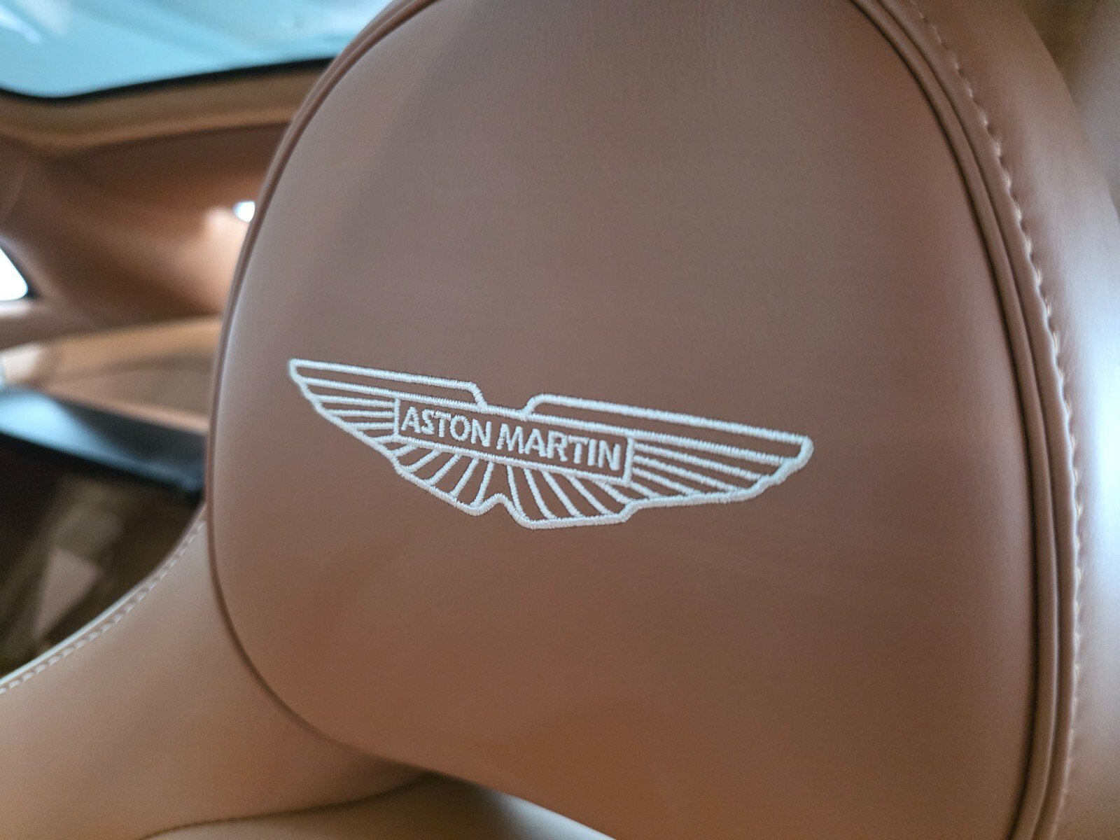 Used 2025 Aston Martin Vanquish RWD image 5