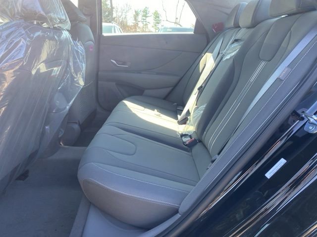 Certified 2025 Hyundai Elantra SEL image 12